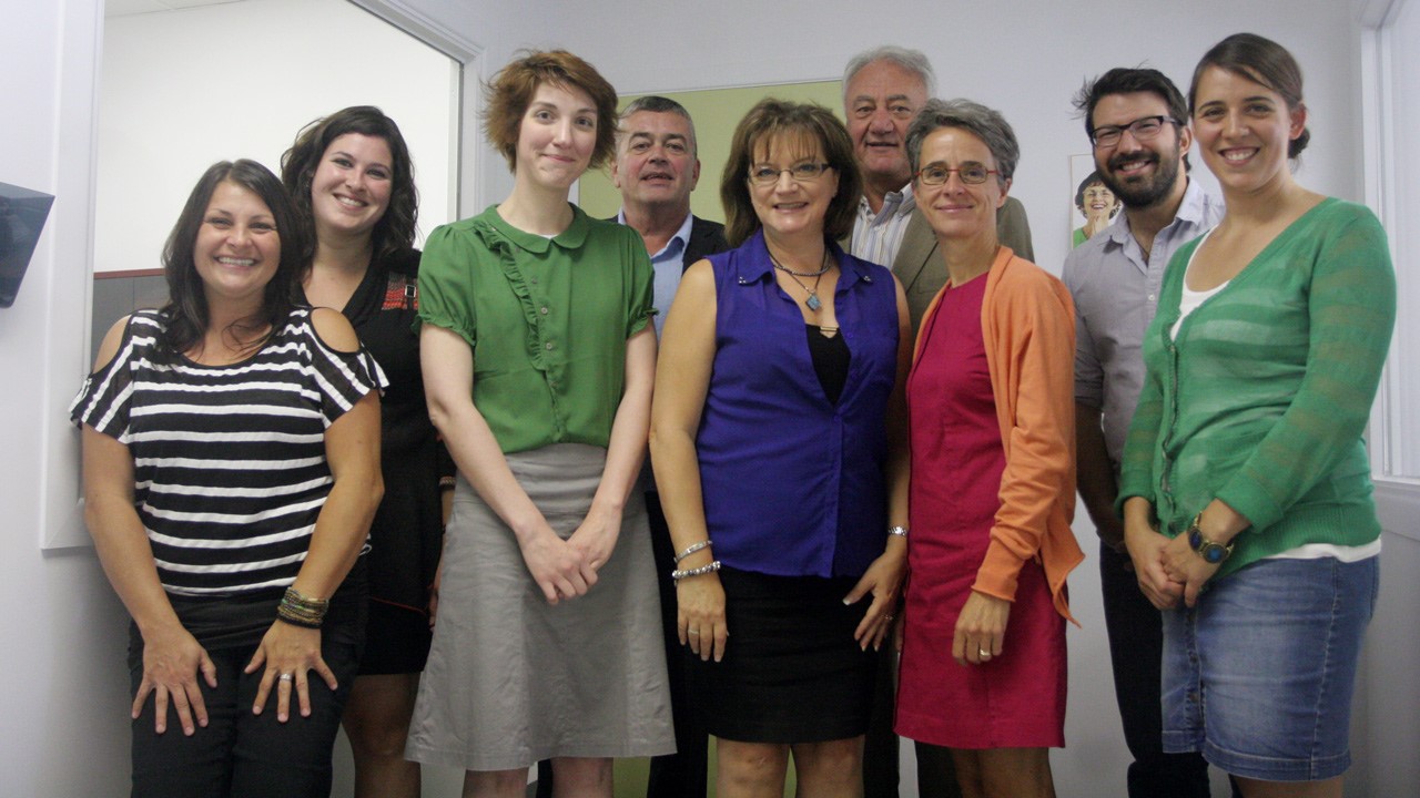 De gauche à droite: Mélanie Drouin (travailleuse de milieu pour l'action 1), Sarah Rodrigue (travailleuse de milieu pour l'action 2), Marie-Claude Bilodeau, Luc Lemieux, Nicole Jacques, François Fecteau, Johanne Journeault, Olivier Duval, Hélène Fleury (technicienne en nutrition pour l'action 2)