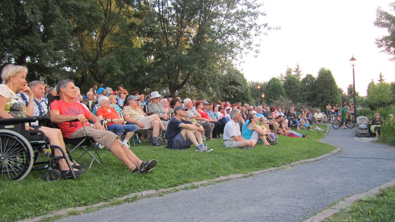 La foule profite du spectacle