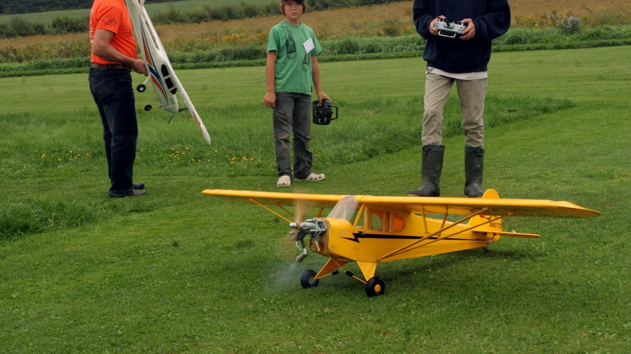 L'atterrissage d'un avion télécommandé