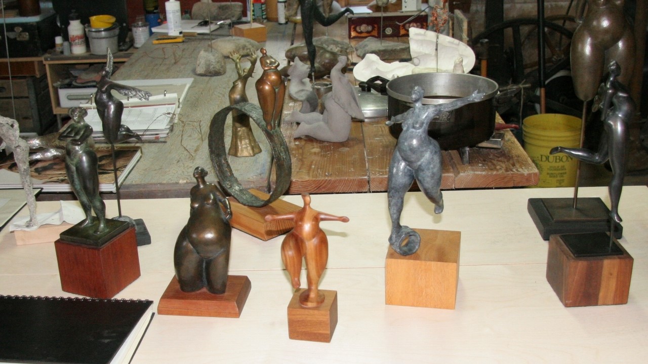 M. Duval travaille beaucoup les rondeurs avec ses sculptures