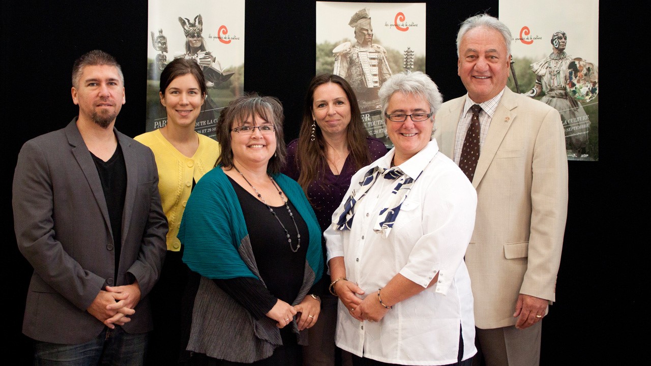 Jean-François Bernatchez, directeur des Amants de la Scène; Julie Beaudoin, responsable du socioculturel au Cégep Beauce-Appalaches; Caroline Veilleux, chef de division - Développement culturel; Marie Tanguay, chef de division - Bibliothèque; Carole Paquet, directrice du Service des loisirs et de la culture, et François Fecteau, maire de Ville de Saint-Georges.