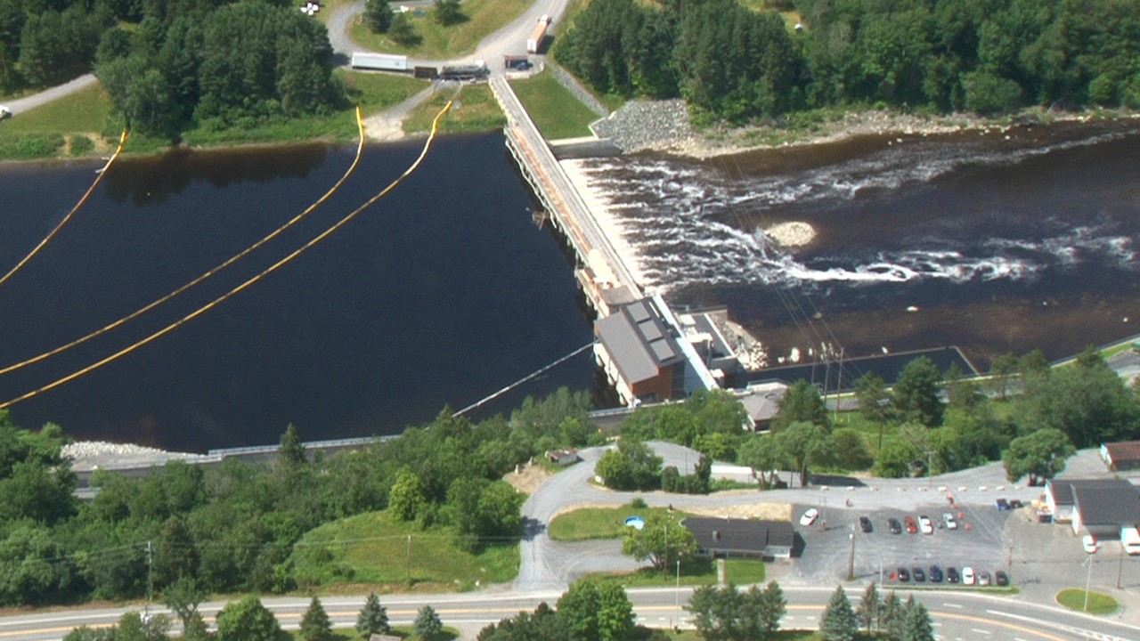 Le ministre Yves-François Blanchet a annoncé que les prises d'eau de la rivière Chaudière sont maintenant sécuritaires.