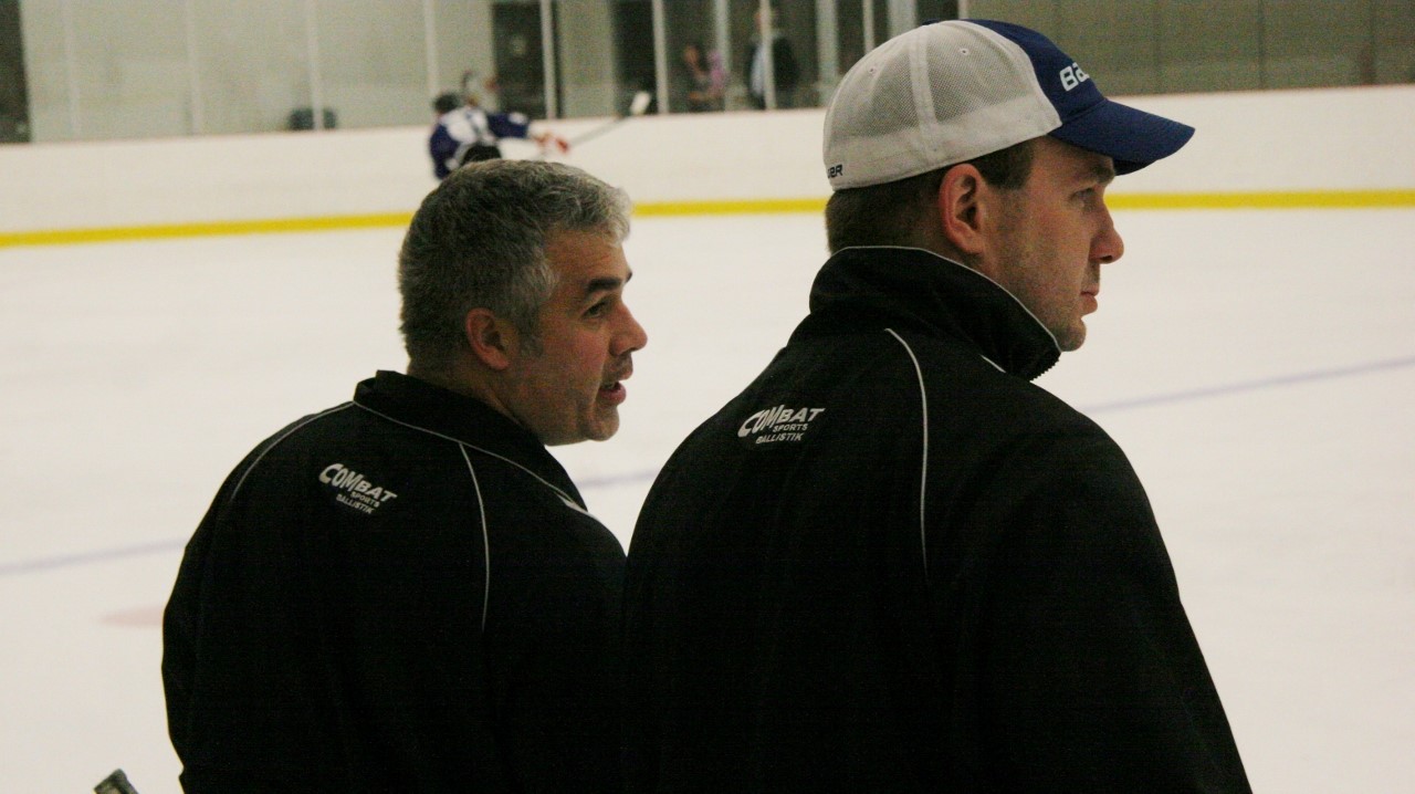 Les entraîneurs Raymond Delarosbil et Éric Lavigne étaient attentifs au moindre détail