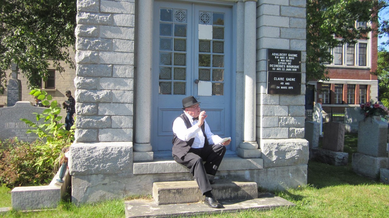 Une visite éducative au cimetière