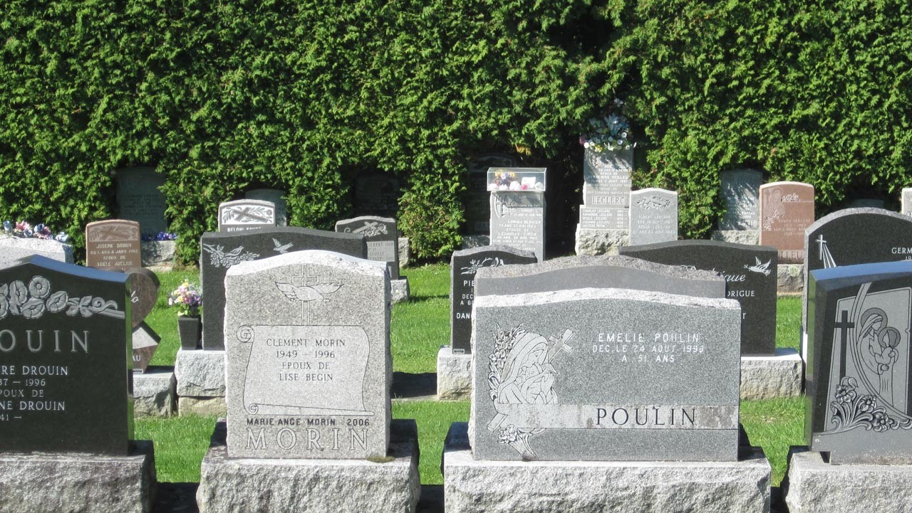 Une visite éducative au cimetière