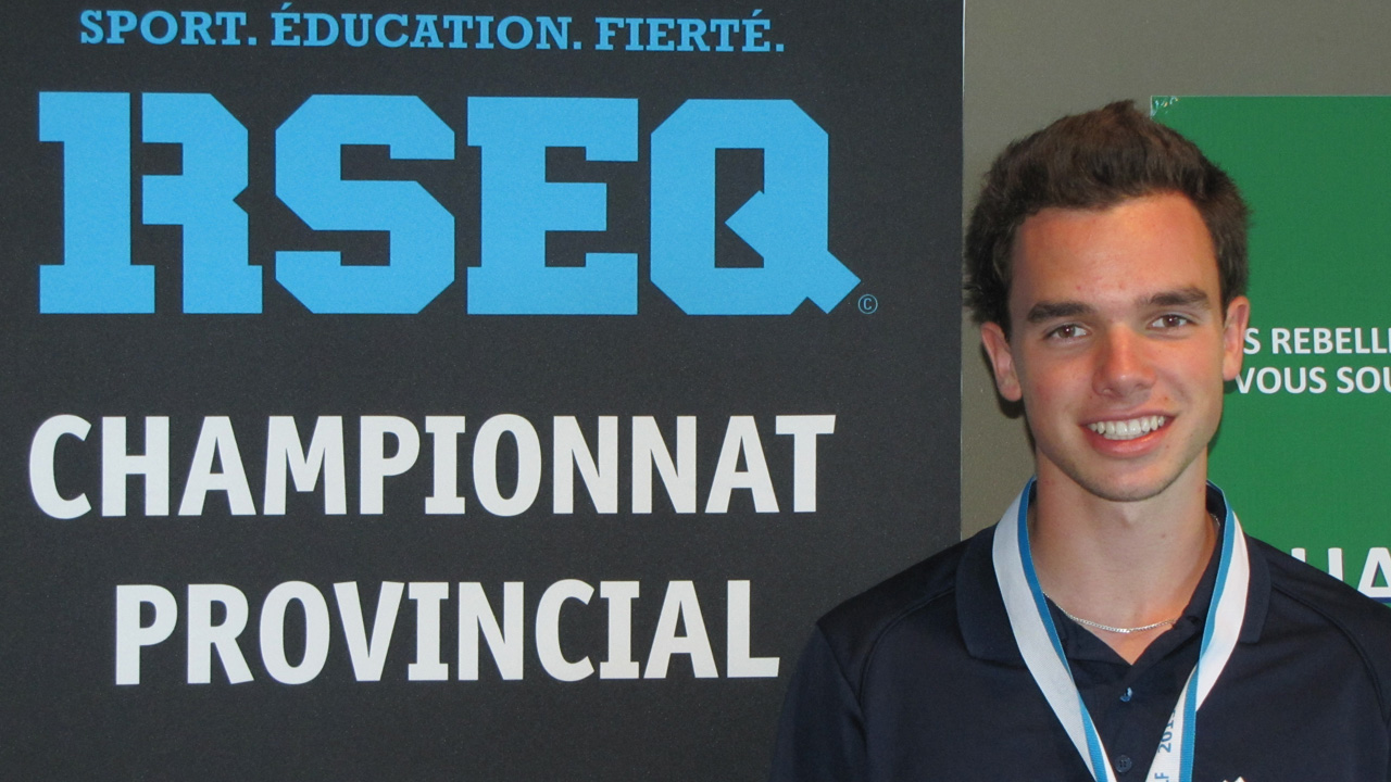 Guillaume Poulin des Condors du Cégep Beauce-Appalaches a remporté la médaille d’argent en Classe B du championnat collégial de golf.