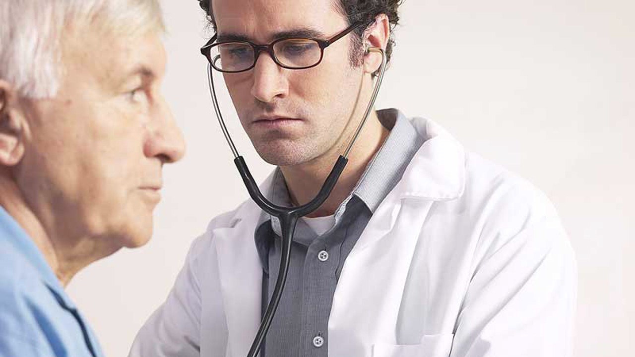 Près de 50% des personnes vivant avec un trouble cognitif, incluant la maladie d’Alzheimer, recevraient leur diagnostic qu’après avoir atteint un stade trop avancé de la maladie, selon la Fédération québécoise des Sociétés Alzheimer. 