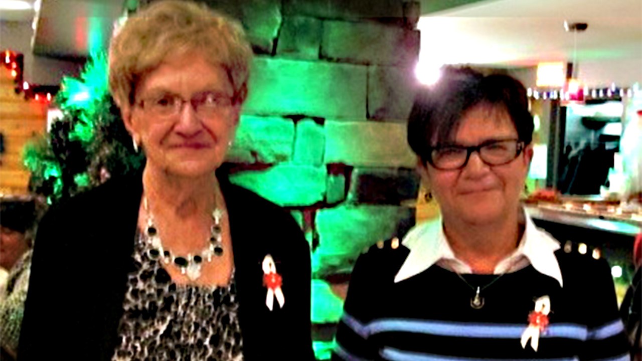 Marguerite Tanguay, présidente de l’AFEAS Saint-Georges, a remis la contribution 2013-2014 de son organisme à Camille Morin, coordonnatrice bénévole pour le service d’entraide Mamie-Soleil.