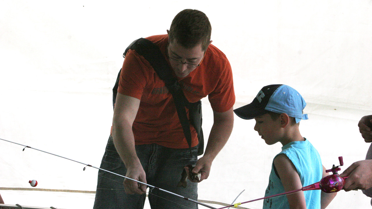 La Société des établissements de plein air du Québec (Sépaq) tient à informer les pêcheurs sportifs que la réservation d'excursions de pêche à la journée dans les réserves fauniques et les parcs nationaux débutera aujourd’hui, le jeudi 9 janvier, à 9 h et qu'il sera possible de réserver jusqu'à un maximum de 4 mois à l'avance.
