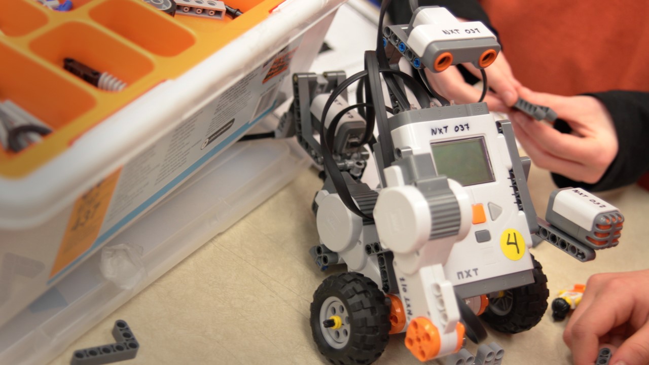 Source de motivation supplémentaire pour les élèves en robotique, ils prendront part à une importante compétition cette année.