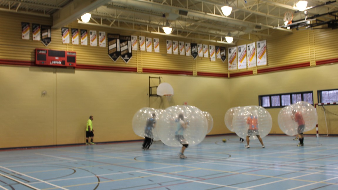 Une partie de Bubble Football avait lieu samedi, 11 janvier, à la Polyvalente Saint-Georges