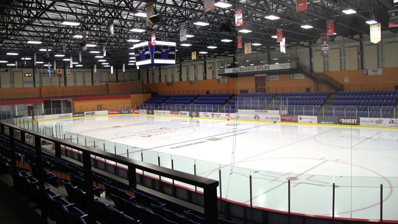 Une scène sera aménagée pour accueillir l'humoriste à la patinoire du Centre Caztel.