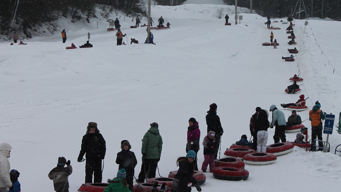 C'était une journée gratuite pour le ski, la planche à neige et la glissade