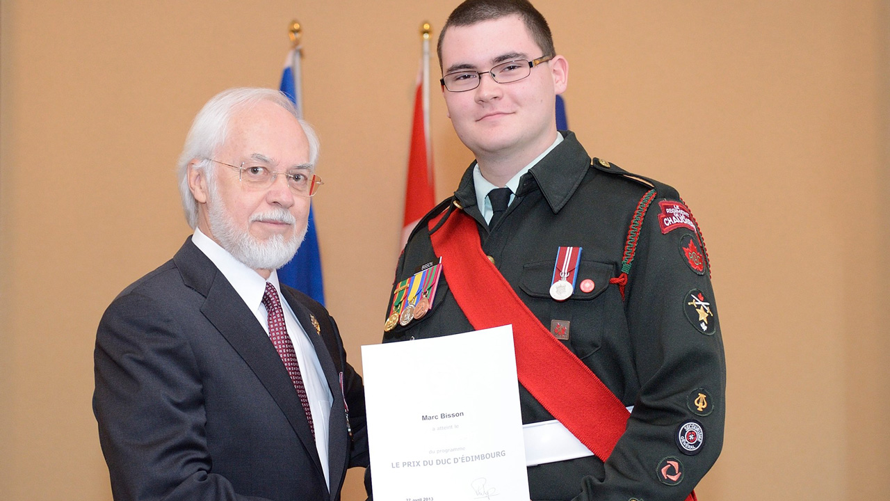 L’adjudant maître Marc Bisson du corps de cadet 2680 Haute-Beauce s’est mérité la médaille du Duc d’Édimbourg de niveau argent.
