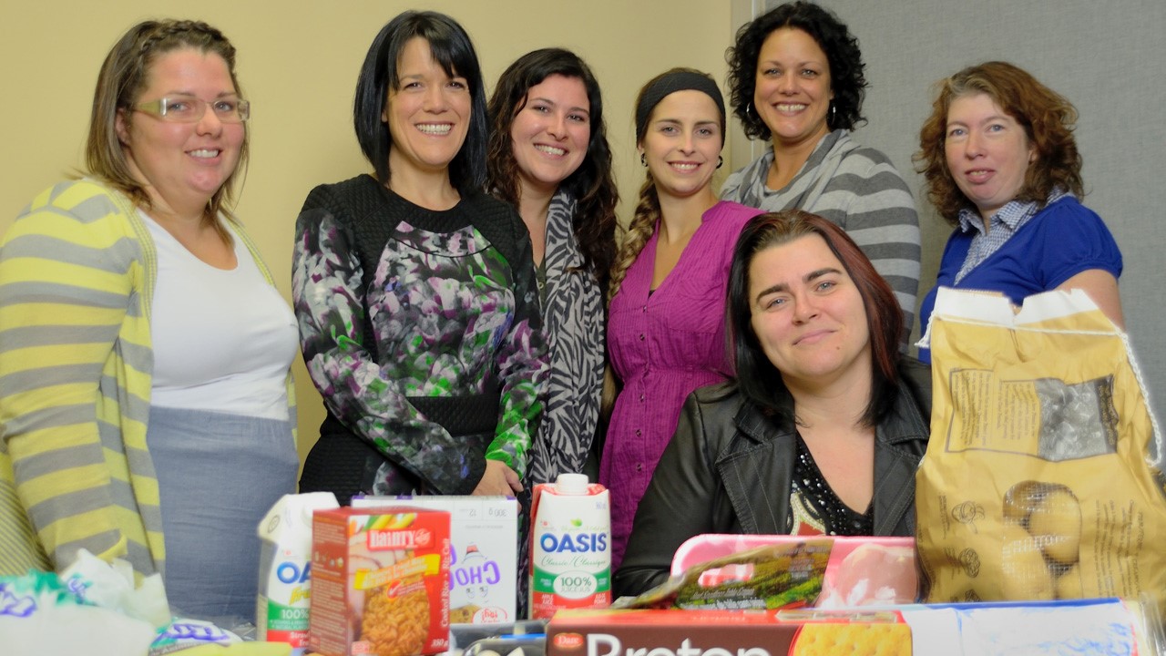 Mesdames Marie-Christine Lavoie et Chantale Baribeau accompagnées de quelques membres du GRAP de la Nouvelle-Beauce
