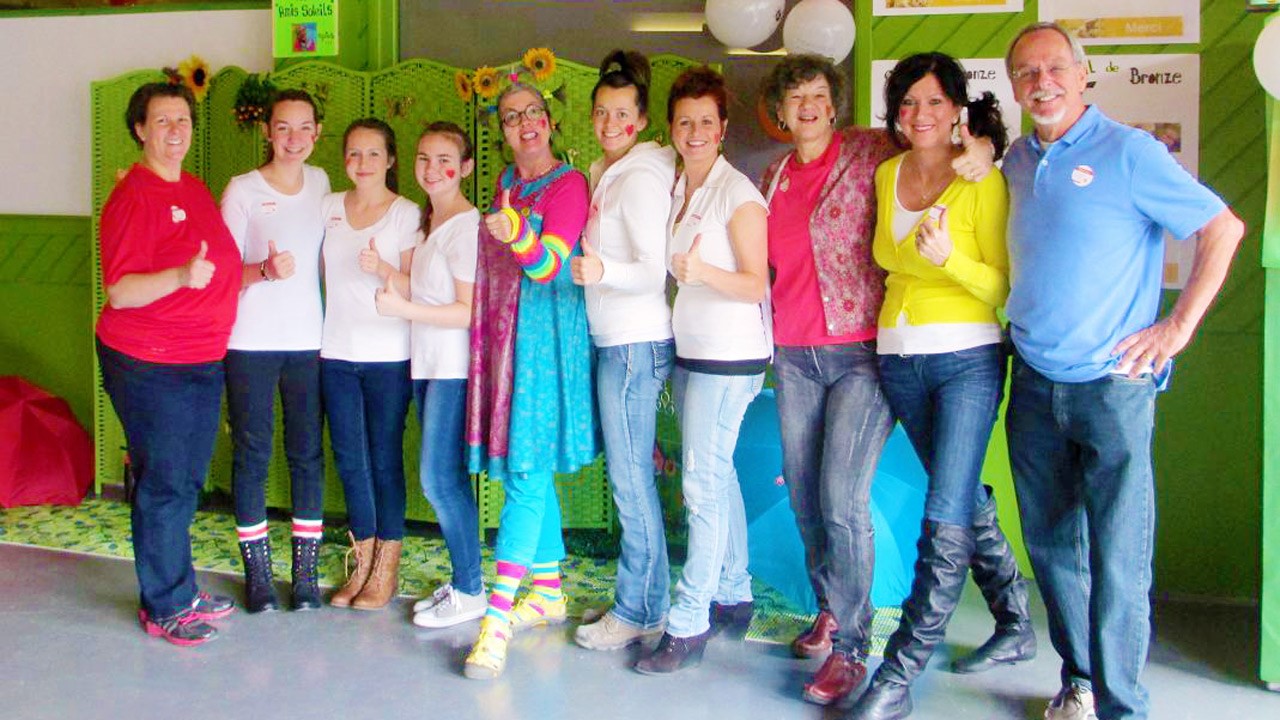 Sur la photo de gauche à droite:
Lyne Rouleau , Laurie Veilleux, Audrey Ratté , Romane Dutilleul , Matante Maricelle , Claudine L.Champagne, Maryse Fortin , Suzanne Houde, Lyne Turcotte , Gaston Rodrigue