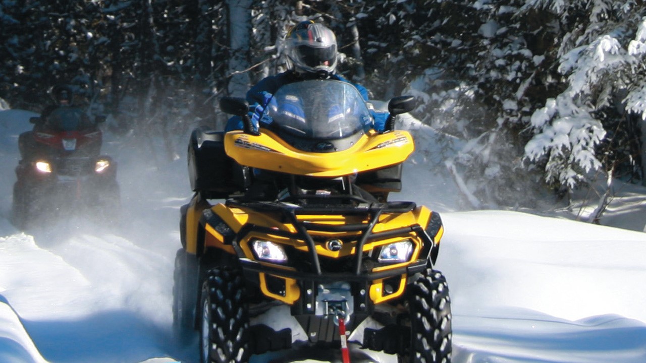 Les régions touristiques Centre-du-Québec et Chaudière-Appalaches s’associent pour créer des cartes de motoneige et de quad