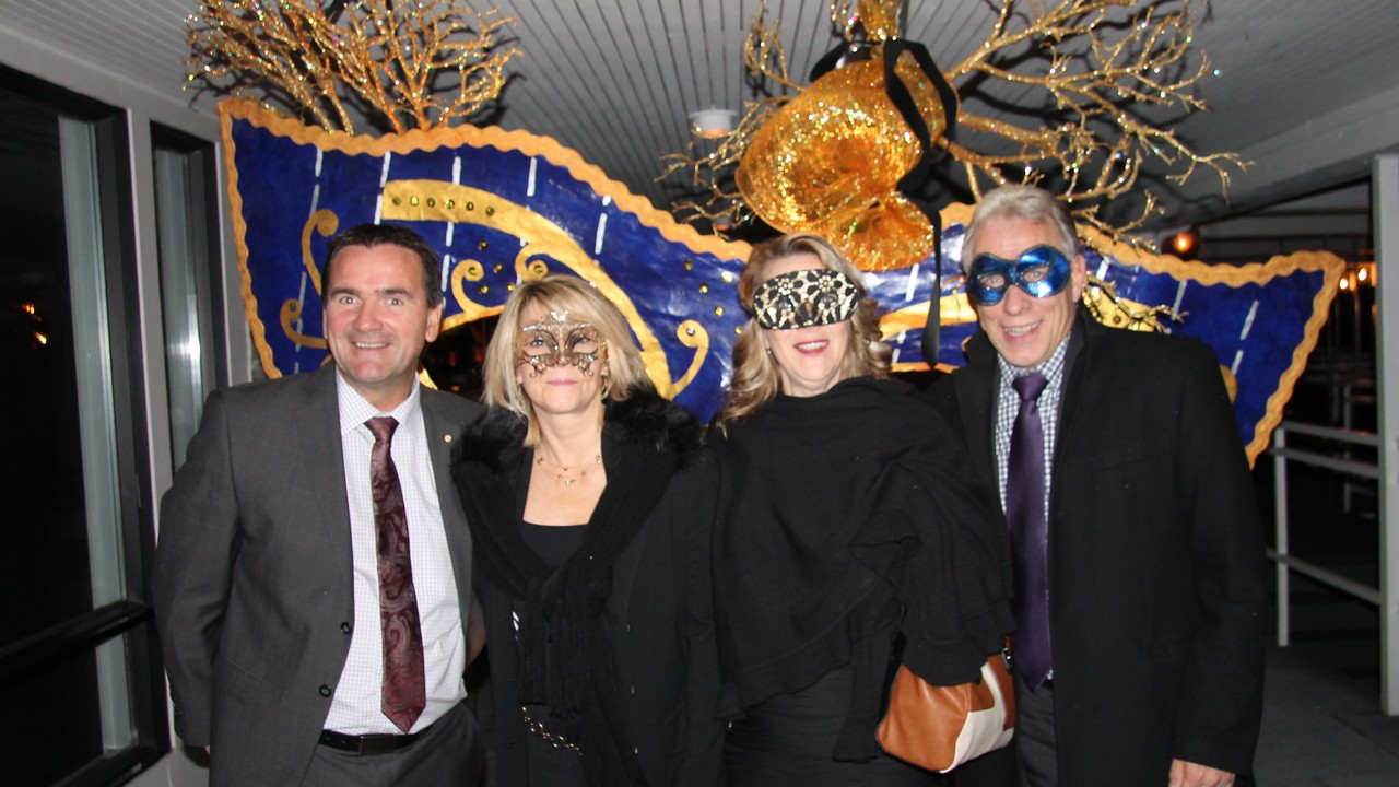 Samedi soir, c'était le bal masqué au Club de Golf de Saint-Georges. Le but de la soirée : remercier les organismes communautaires de la région de Beauce-Etchemins.