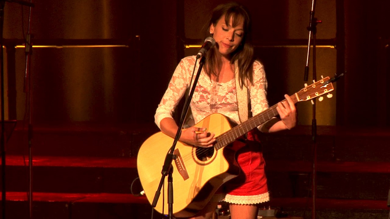 Un nouveau vidéoclip et beaucoup de projets pour Amélie Veille.