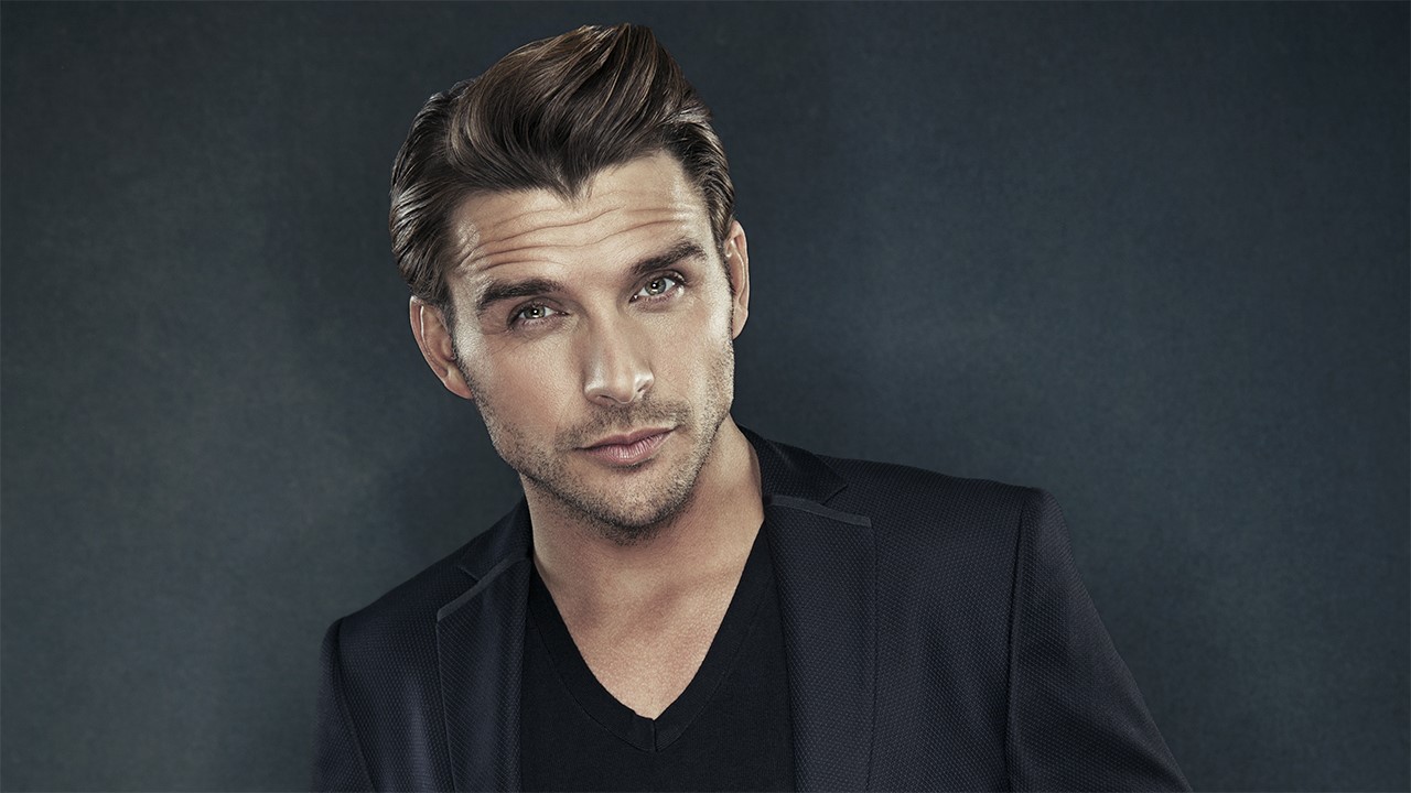 Le chanteur originaire de Saint-Georges, Robby Johnson, marchera sur le tapis rouge lors de la prestigieuse cérémonie des Country Music Awards.