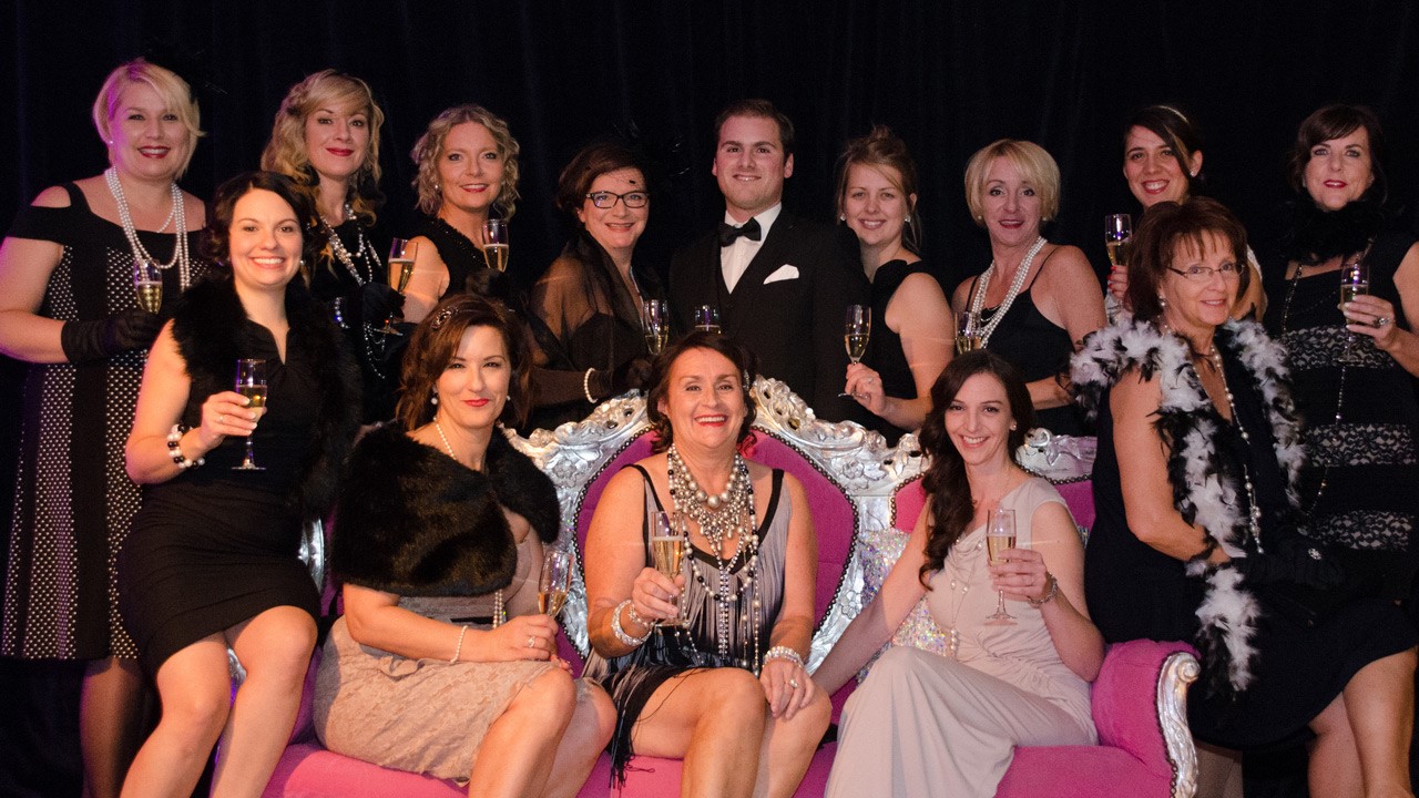 De gauche à droite :
(rangée du haut) Magali Veilleux, Sonya Cliche, Nathalie Maheux, Nicole Jacques, Marc-André Labbé, Audrey Bernard, Michelle Dallaire, Hélène Fleury, Anne Paquet.
(rangée du bas) Marie-Claude Gagné, Sylvie Labrosse, Hélène Rodrigue, Isabelle Giasson et Claire Morissette.
Absents de la photo, Séléna Cloutier, Norbert Legros, Marie-Ève Poirier, Marie-Claude Caron, Samuel Poulin et Krystel Rousseau et Christine Thabet.