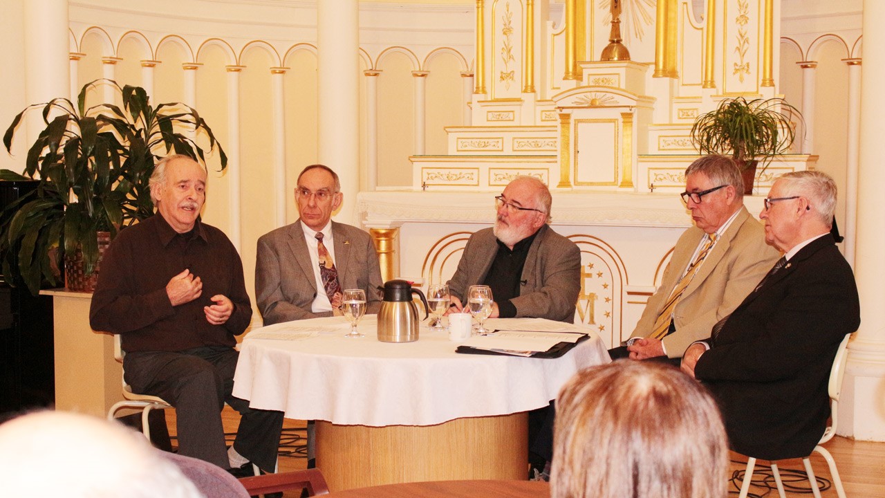 Connaissez-vous les religions associées aux églises près de chez vous?