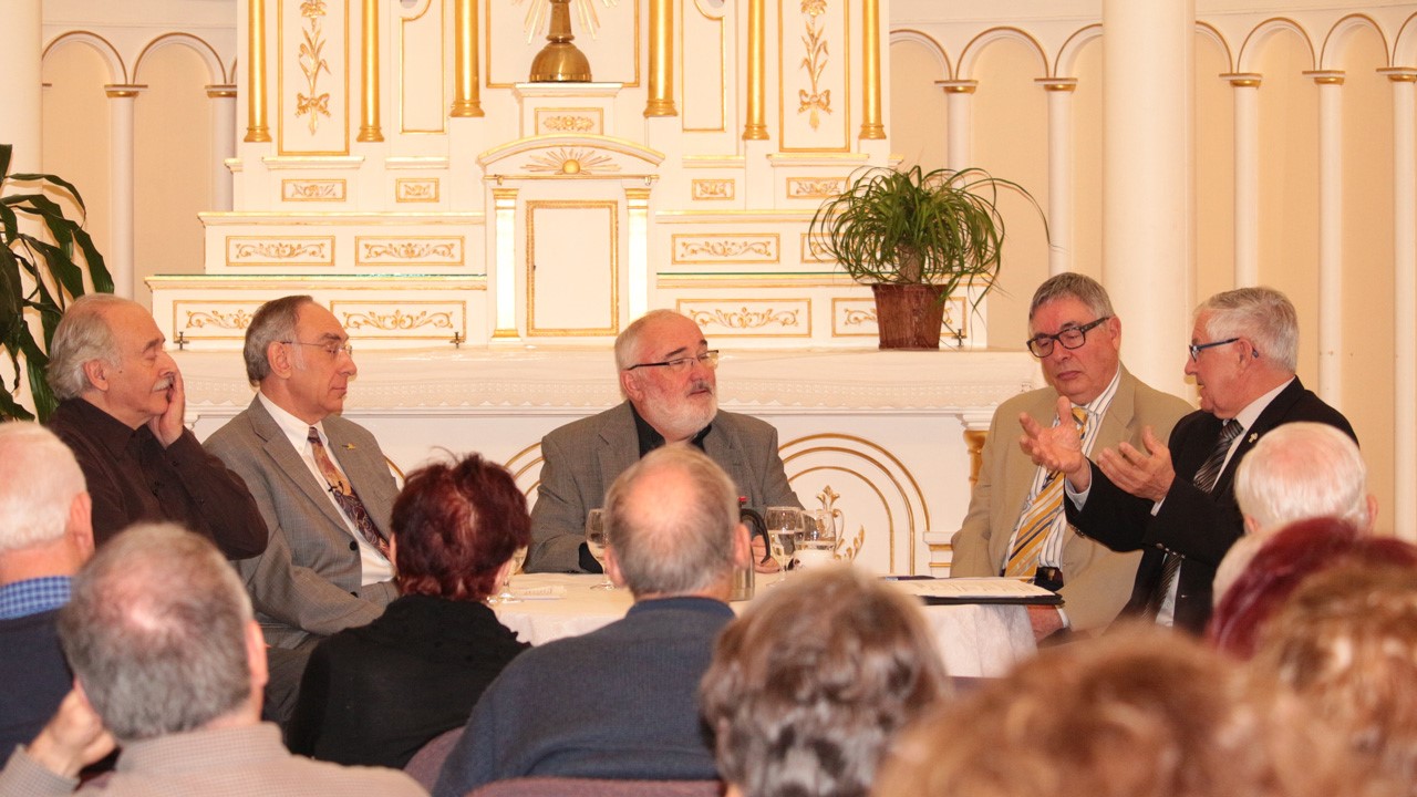 Connaissez-vous les religions associées aux églises près de chez vous?