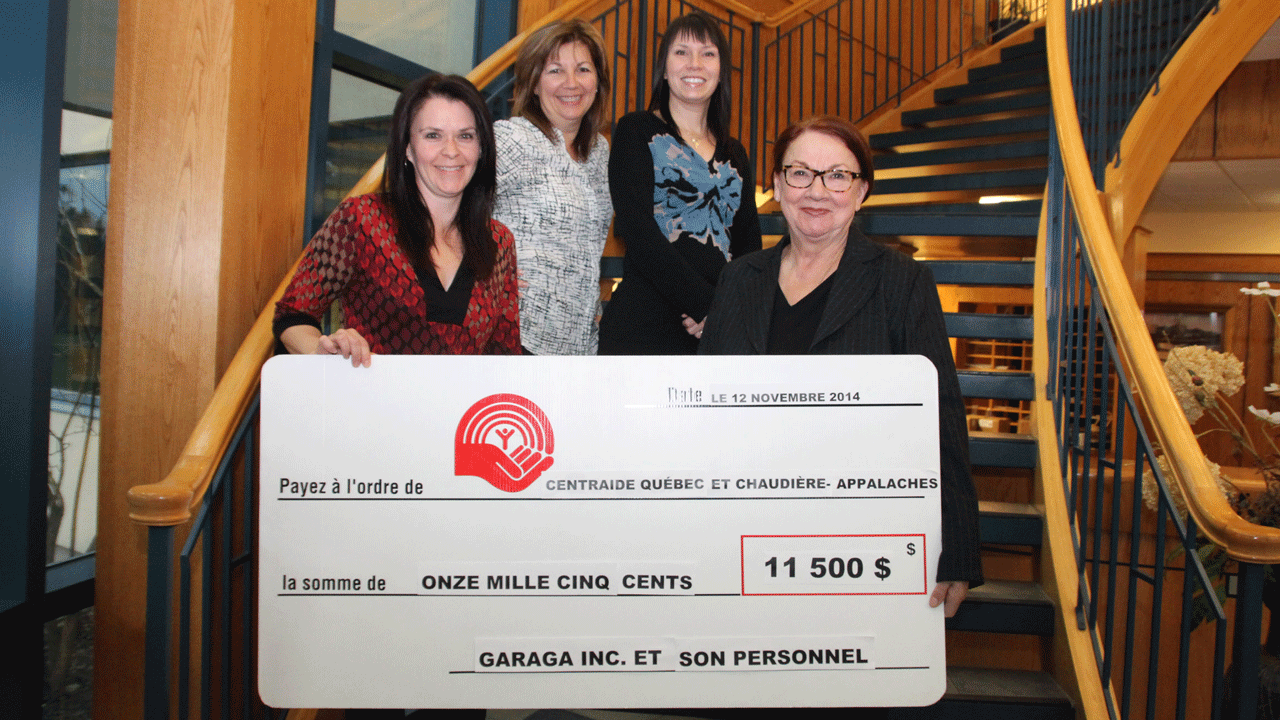 Sur la photo, de gauche à droite : Kareen Roy, Andrée Roy et Marie-Josée Paquet de Garaga (Marco Vachon absent de la photo) ainsi que Paule Savoie, représentante déléguée pour Centraide