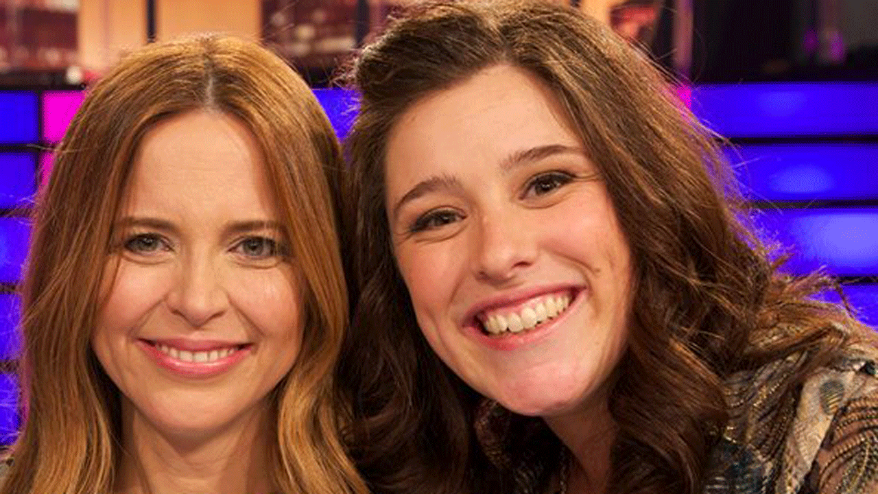 de gauche à droite : Julie Snyder et Esther Poulin