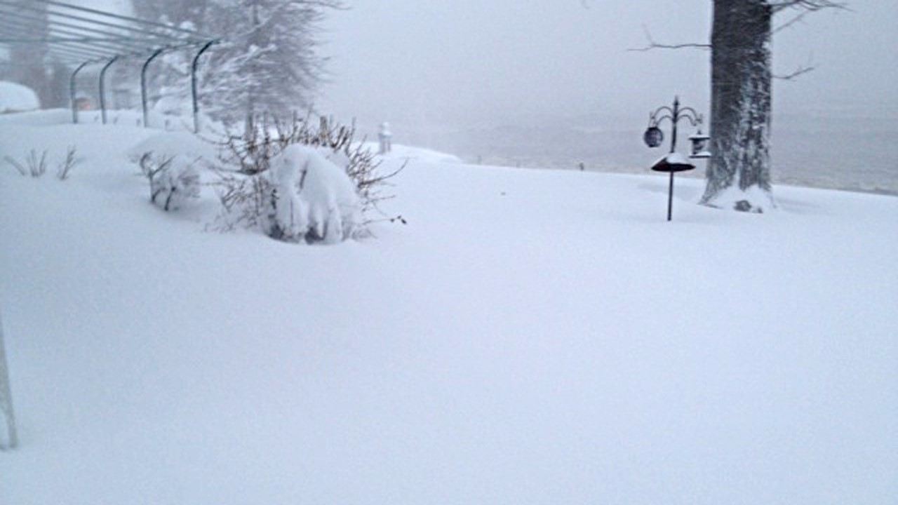 Nathalie Rodrigue Hasselback, originaire de Saint-Georges, habite maintenant en banlieue de Buffalo là où une tempête de neige historique provenant du lac Érié a complètement enseveli et paralysée la ville américaine.