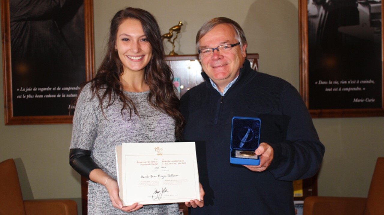 Sarah-Jane Doyon et le directeur de l'école Jésus-Marie, Luc Provençal