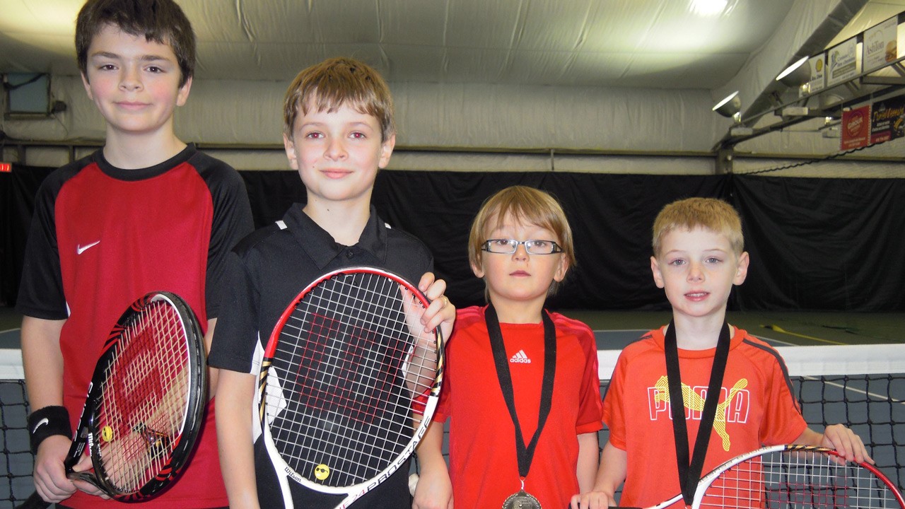  Antoine Mathieu (finaliste de la Classe B) et Alexis Caissy (gagnant de la Classe B), Jean-Raphaël Côté (gagnant du Tennis progressif Classe B), Hubert Doyon (finaliste du Tennis progressif Classe B)