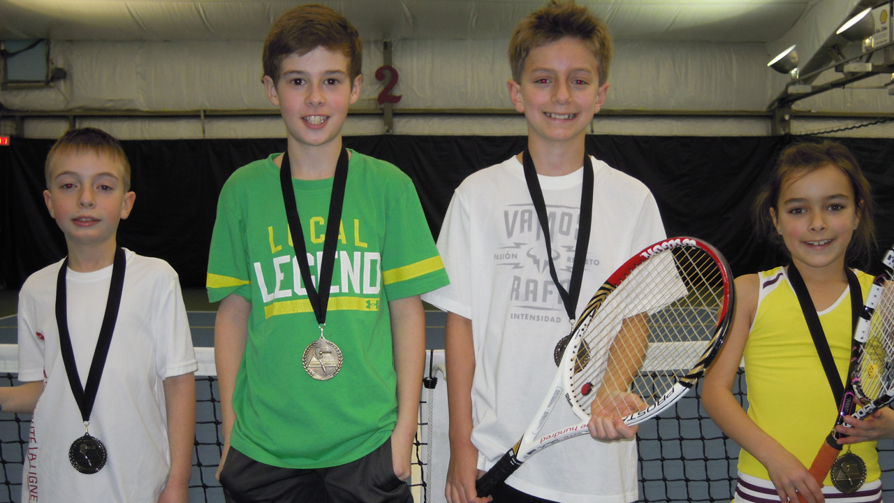 Samuel Rodrigue (finaliste Tennis Progressif classe B), Jean-Gabriel Bernard      (finaliste Classe A), Tristan Chouinard (gagnant Classe A), Alizée Poulin (gagnante Tennis progressif Classe A)