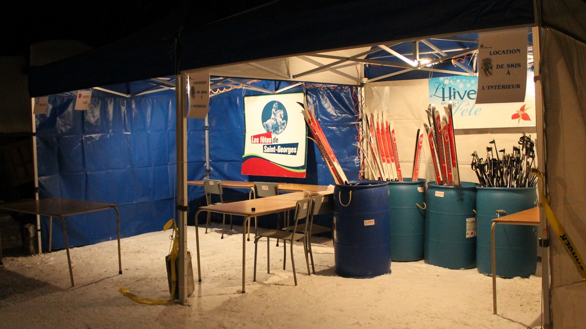 Il était possible de louer des skis et des batons
