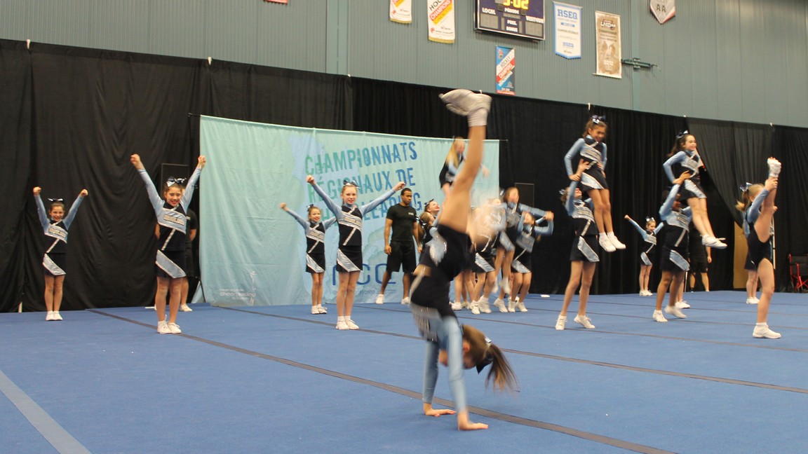 Les Panthères de l’école Veilleux se distinguent à la compétition régionale de cheerleading