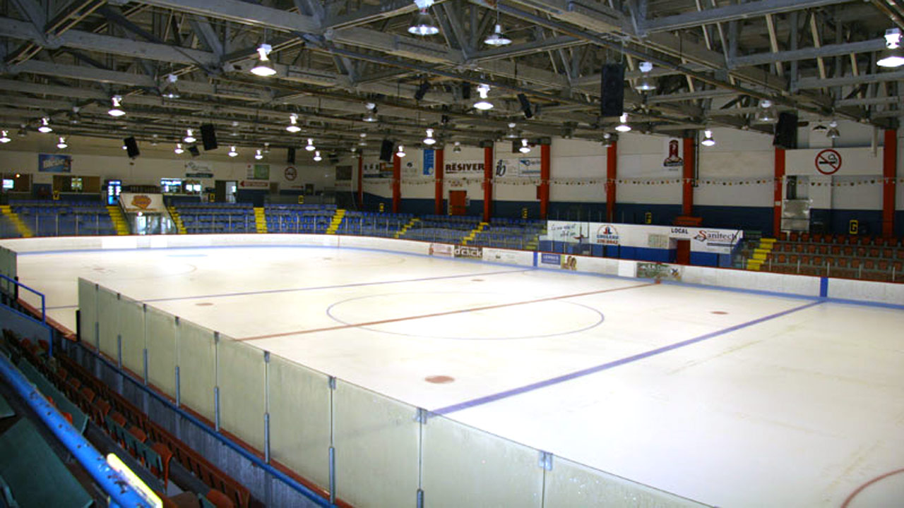 C’est de soir, 17h, que commence la 40e édition du tournoi Rotary Atome Provincial de Beauceville. Cette année c’est Roger Lessard, rotarien et bénévole depuis le 1er tournoi, qui agit à titre de président d’honneur.
