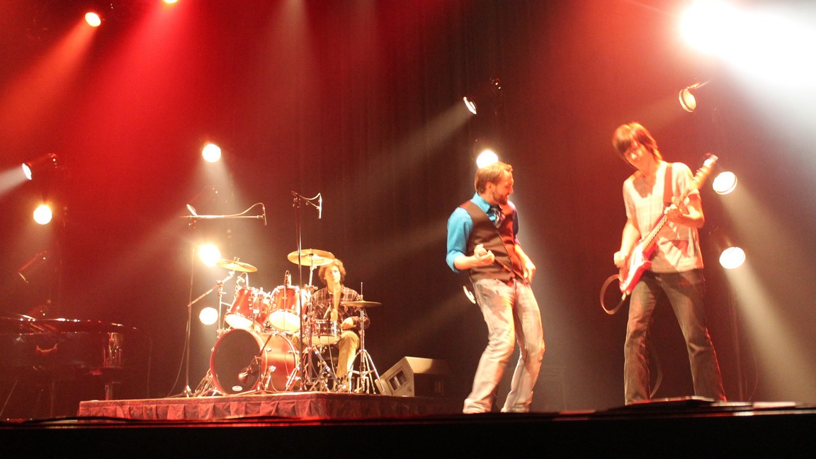Performance énergique de "Back in Black" de ACDC