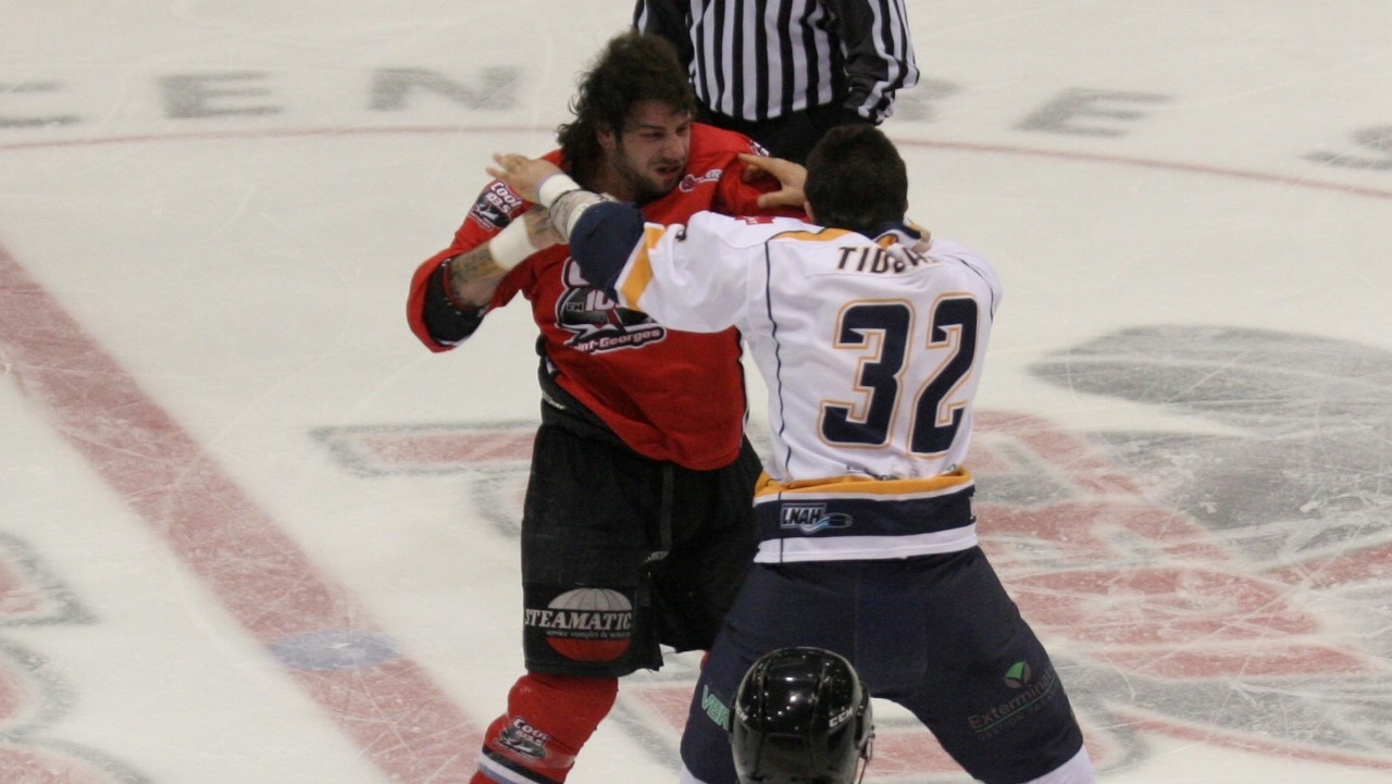 Plusieurs combats ont éclaté, dont celui entre Hubert Poulin et Curtis Tidball