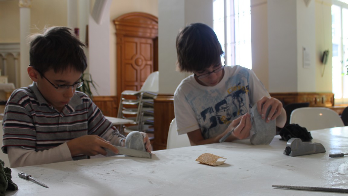 Atelier de sculpture sur pierre au Centre culturel Marie-Fitzbach