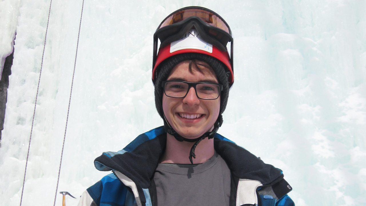 La cadette Abigaël Bouffard lors de l’activité d’escalade de glace au Cap Saint-François, dans le cadre de l’Expédition régionale des cadets, au cœur de la région du Saguenay.
La cadette Abigaël Bouffard lors de l’activité d’escalade de glace au Cap Saint-François, dans le cadre de l’Expédition régionale des cadets, au cœur de la région du Saguenay.