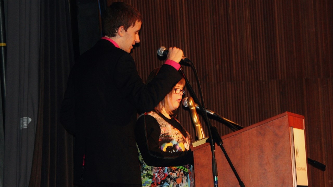 Maxime Deblois et Marie-Michèle Rodrigue, les deux animateurs de la soirée