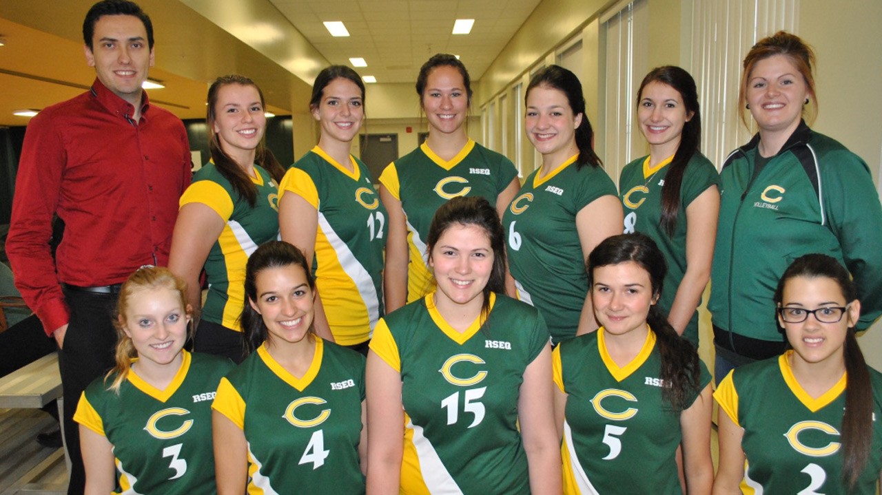 L'équipe féminine de Volleyball a remporté la médaille de bronze pour ainsi se qualifier au championnat provincial.