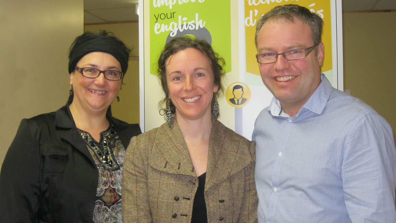 Mme Guylaine Jacques, responsable du volet anglophone chez Tandem, Mme Lisa Woodruffe, intervenante et formatrice en anglais, et M. Alain Quirion, directeur général chez Tandem International