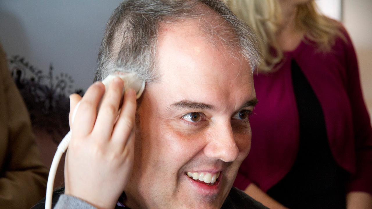 Pour l’occasion, Steve Rouleau, nouveau membre du conseil à la Ville de Sainte-Marie et vice-président du hockey mineur Beauce-Nord, s’est fait raser les cheveux en soutien aux enfants qui luttent contre le cancer. 