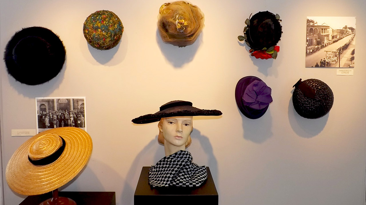 Du 7 avril au 18 mai 2014, le Musée Marius-Barbeau présente une collection de chapeaux datant de 1820 jusqu’aux années 1960. Cet accessoire fièrement porté par les dames de l’époque a été le témoin privilégié de beaucoup d’événements importants.

