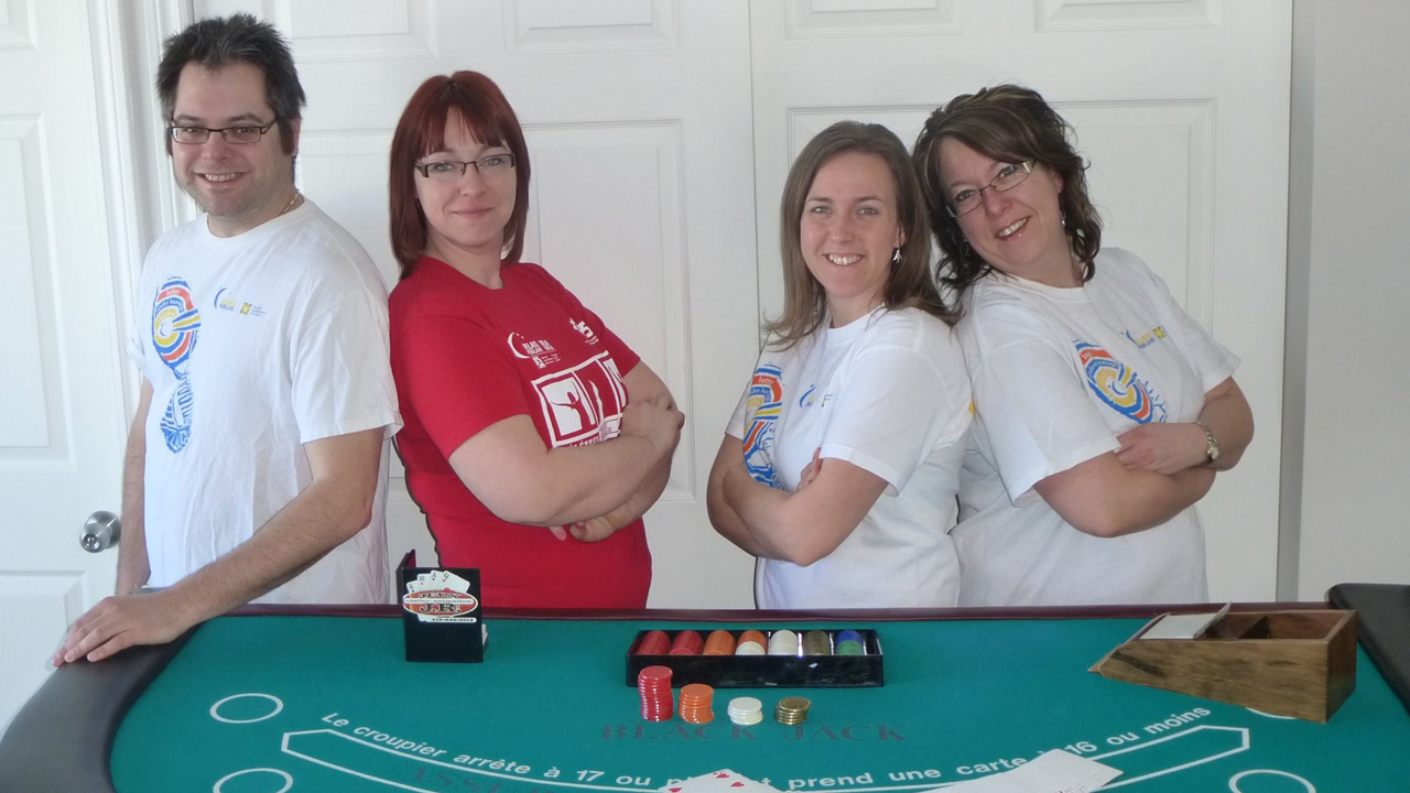 Daniel Bélanger, des Jeux JR inc., Nathalie Parent, de l'Imprimerie Bo-Modèle, Annie et Linda Bissonnette.