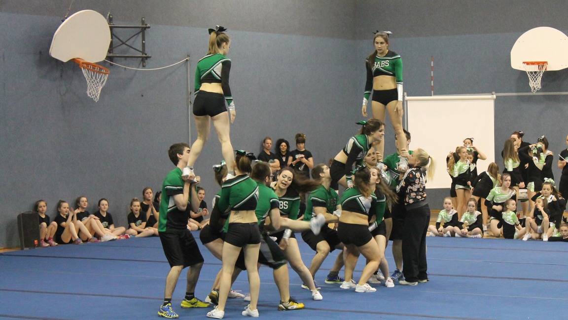 Les Jabs présentent leur spectacle annuel de cheerleading