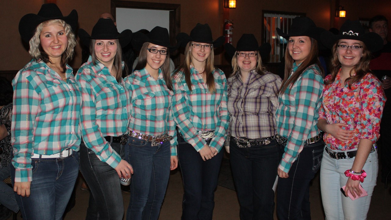 Caroline Beaudoin, Marie-Michèle Breton, Molly Roy-Poulin, Audrey Gagnon, Sandy Dumas (dame de compagnie), Claudy-Ann Simard et Caroline Marois (reine de la 35e édition)