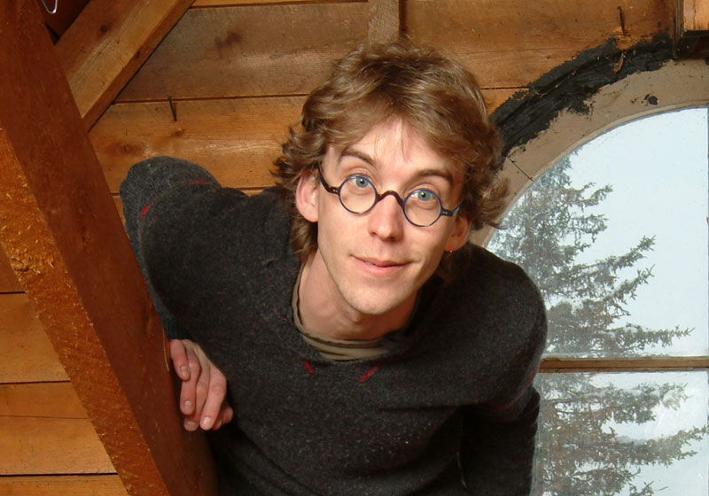 Le dimanche 31 mai 2015, à 20h, le célèbre conteur Fred Pellerin sera de nouveau sur la scène de la salle Méchatigan, à Sainte-Marie. En effet, Ovascène annonce une supplémentaire pour le spectacle «De peigne et misère».