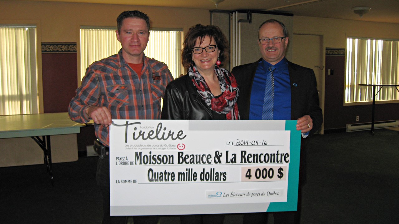 De gauche à droite : Simon Breton, vice-président de l’APPPB, Nicole Jacques, directrice générale de Moisson Beauce, Cécilien Berthiaume, président de l’APPPB (Absente de la photo : Claudie Lafrance, directrice générale de l’organisme la Rencontre).